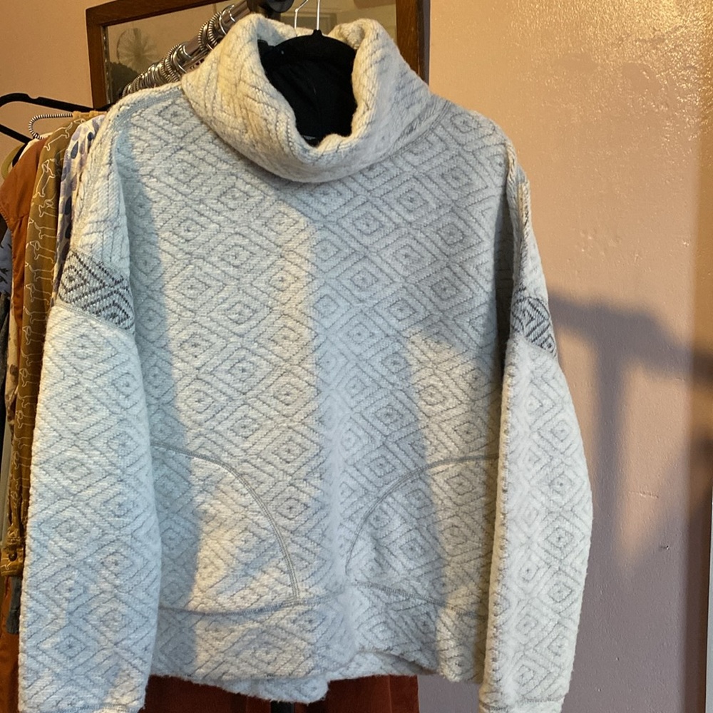 Prana XL turtleneck.